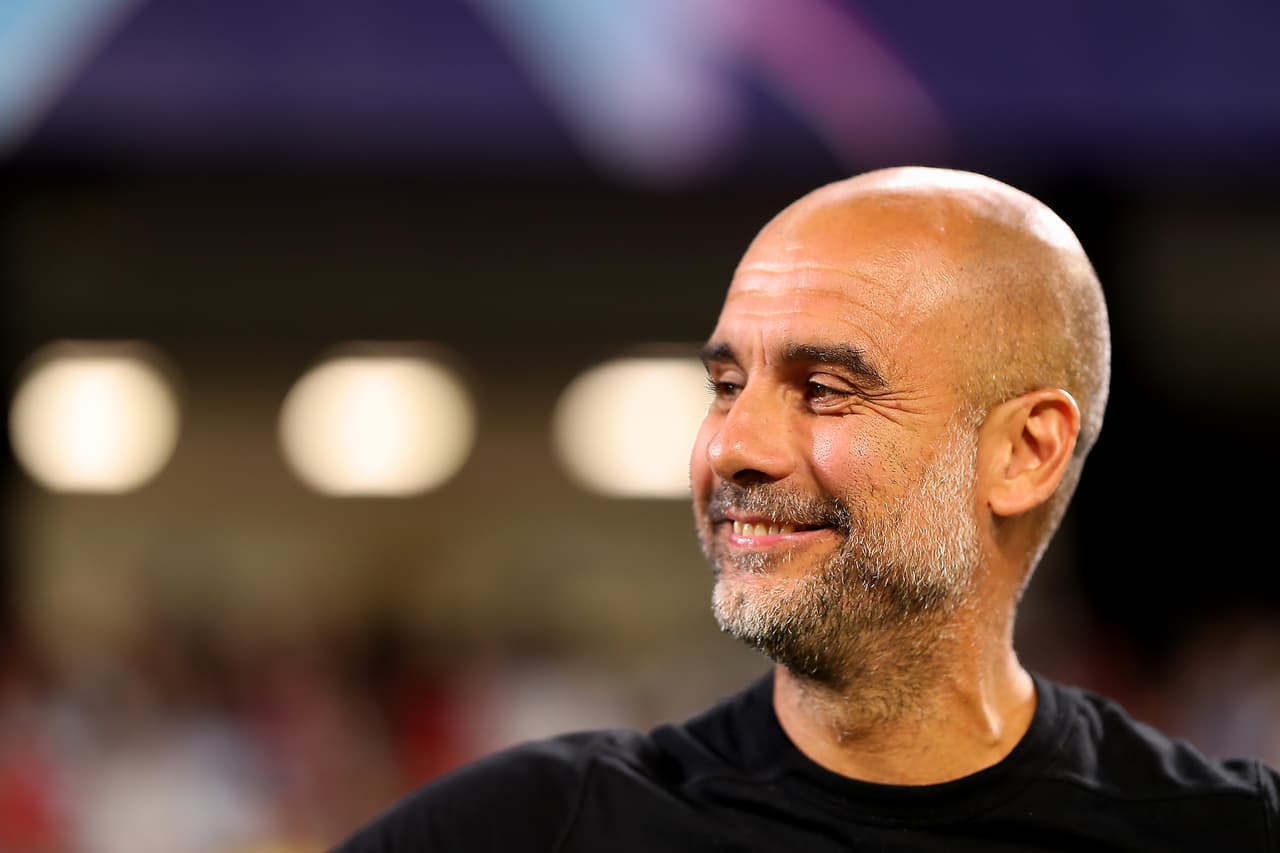 La sonrisa de Pep Guardiola contrasta con el momento andaluz y sus vuelos bajos.
<br>