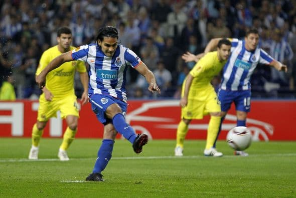 El ariete sudamericano convirtió el tiro en gol, para el empate parcial.