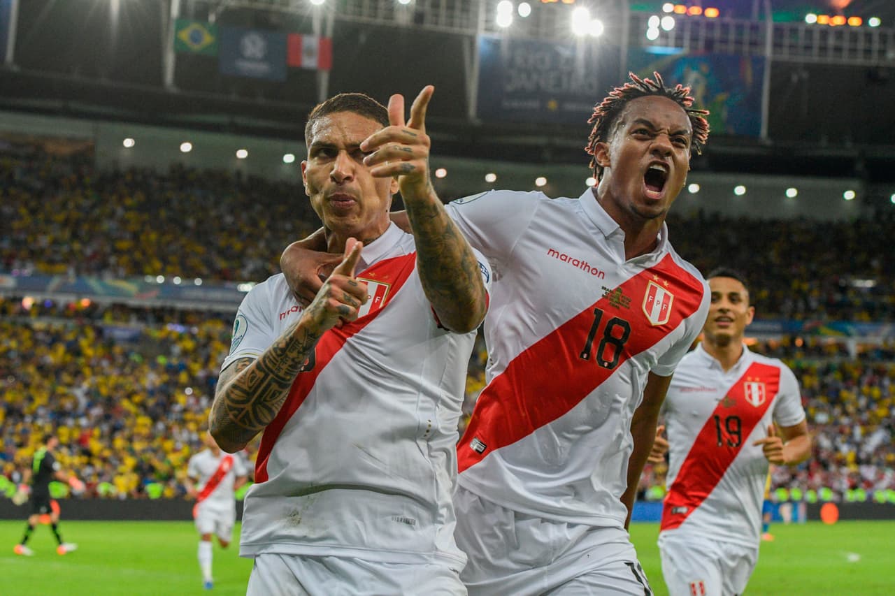 El cobro de Paolo Guerrero (izquierda) fue el 1-1 para Perú al minuto 44'.