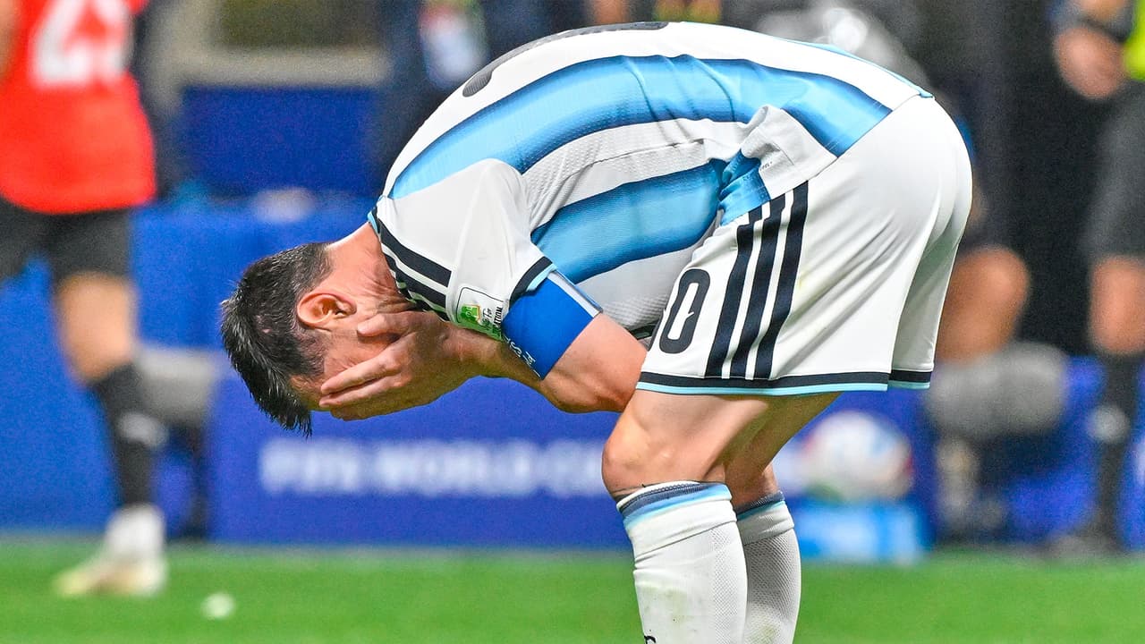 Lionel Messi y Scaloni no pueden contener las lágrimas tras la victoria de Argentina sobre Egipto