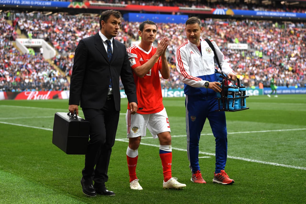 Al final, Alan Dzagoev se retiró agradeciendo al público por su apoyo y con la tristeza evidente por irse lesionado del partido y muy probablemente del Mundial Rusia 2018.