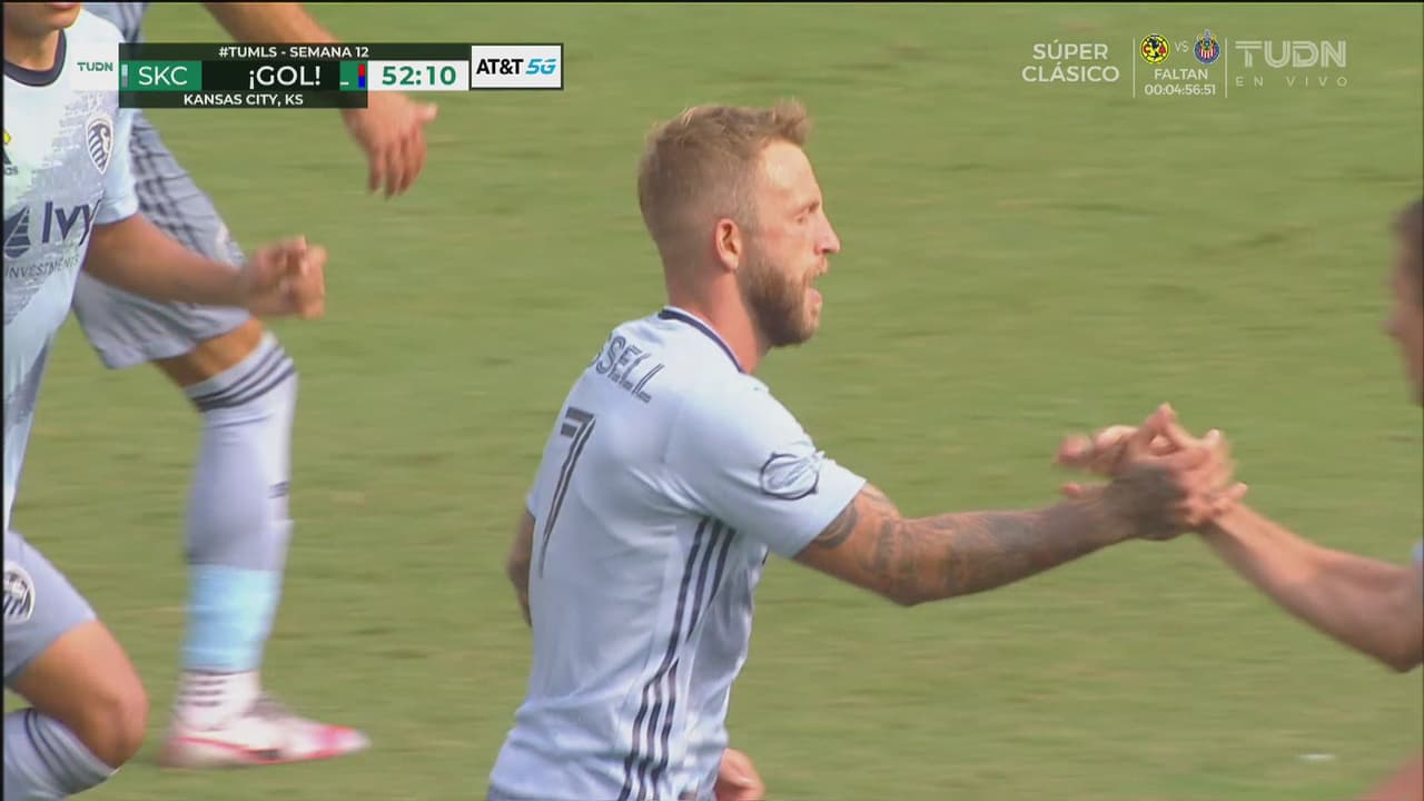 ¡Russell no perdona! Aparece en un tiro de esquina y con un 'penal en movimiento' consigue el 1-2