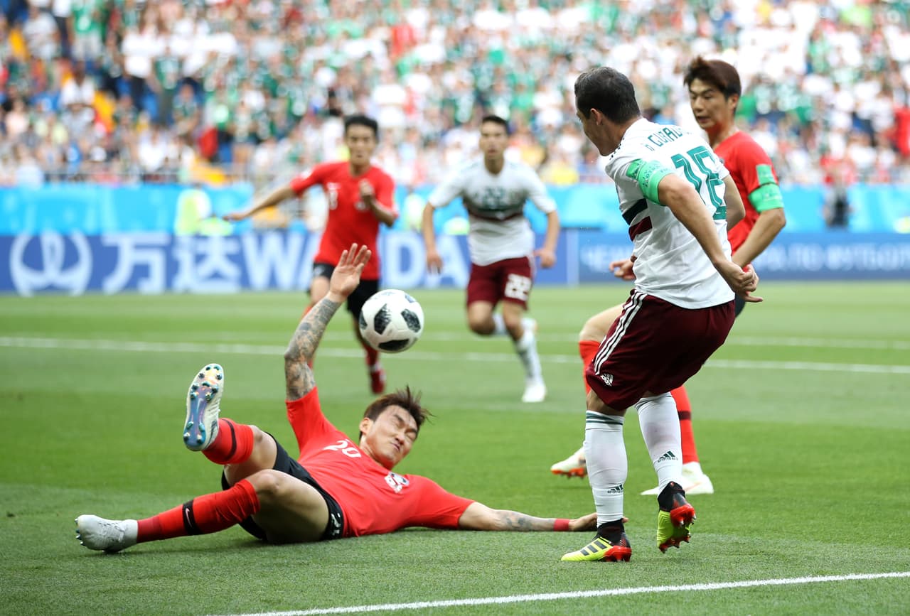 Jang Hyun soo, Corea del Sur: Una mano inverosímil del central coreano provocó el penal con el que México marcó el 1-0.