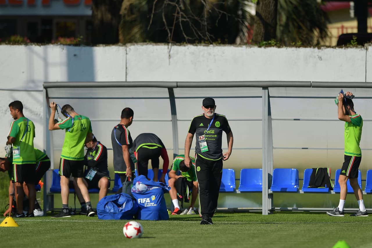 Con el grupo, incluído el 
<i>Chicharito </i>Hernández que se había perdido el entrenamiento del lunes en Kazán, Juan Carlos Osorio comenzó la recta final de la preparación para el importante duelo con los alemanes.