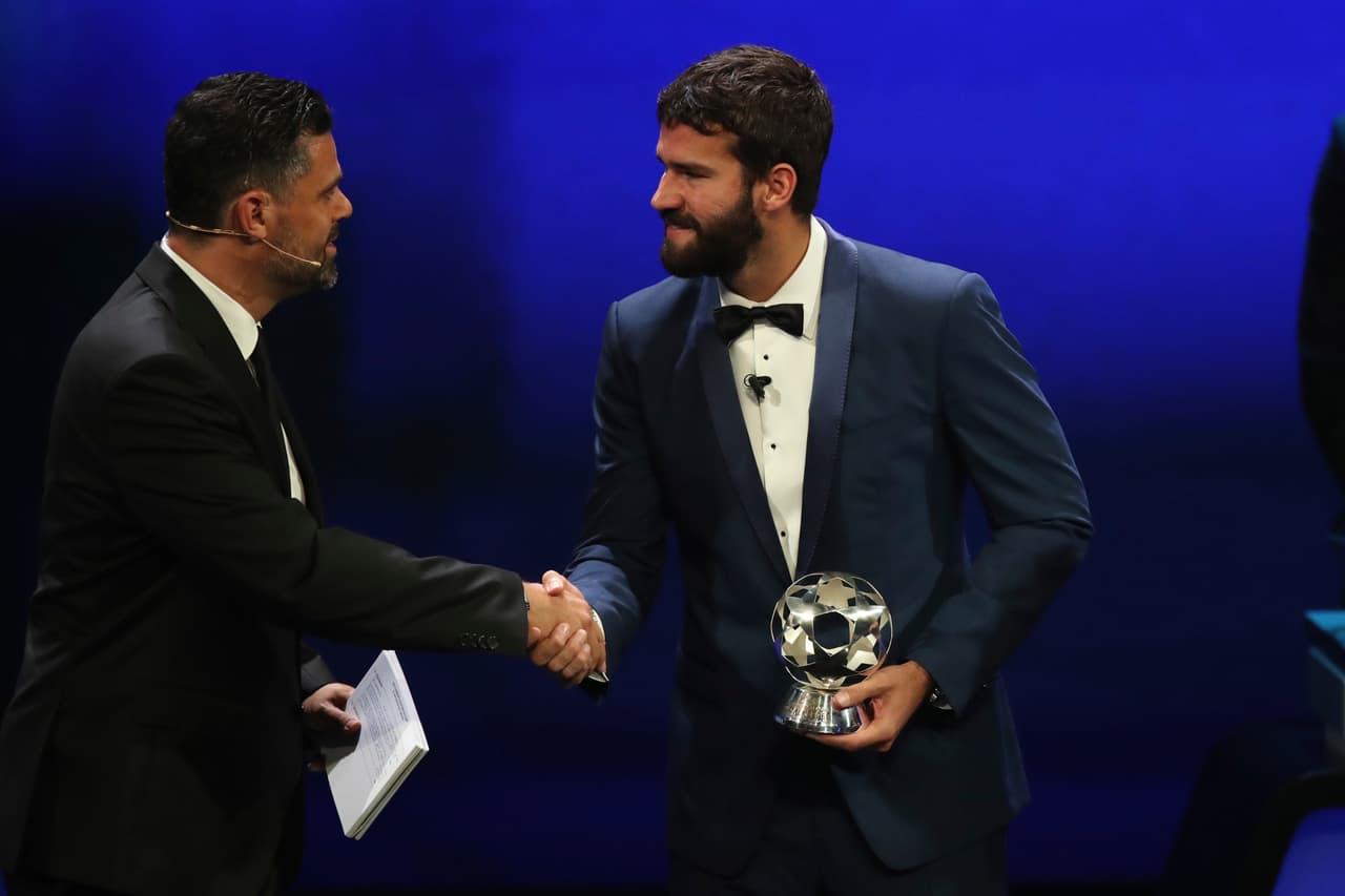 Allison Becker recibió el premio como el mejor portero de la temporada 2018-2019.
