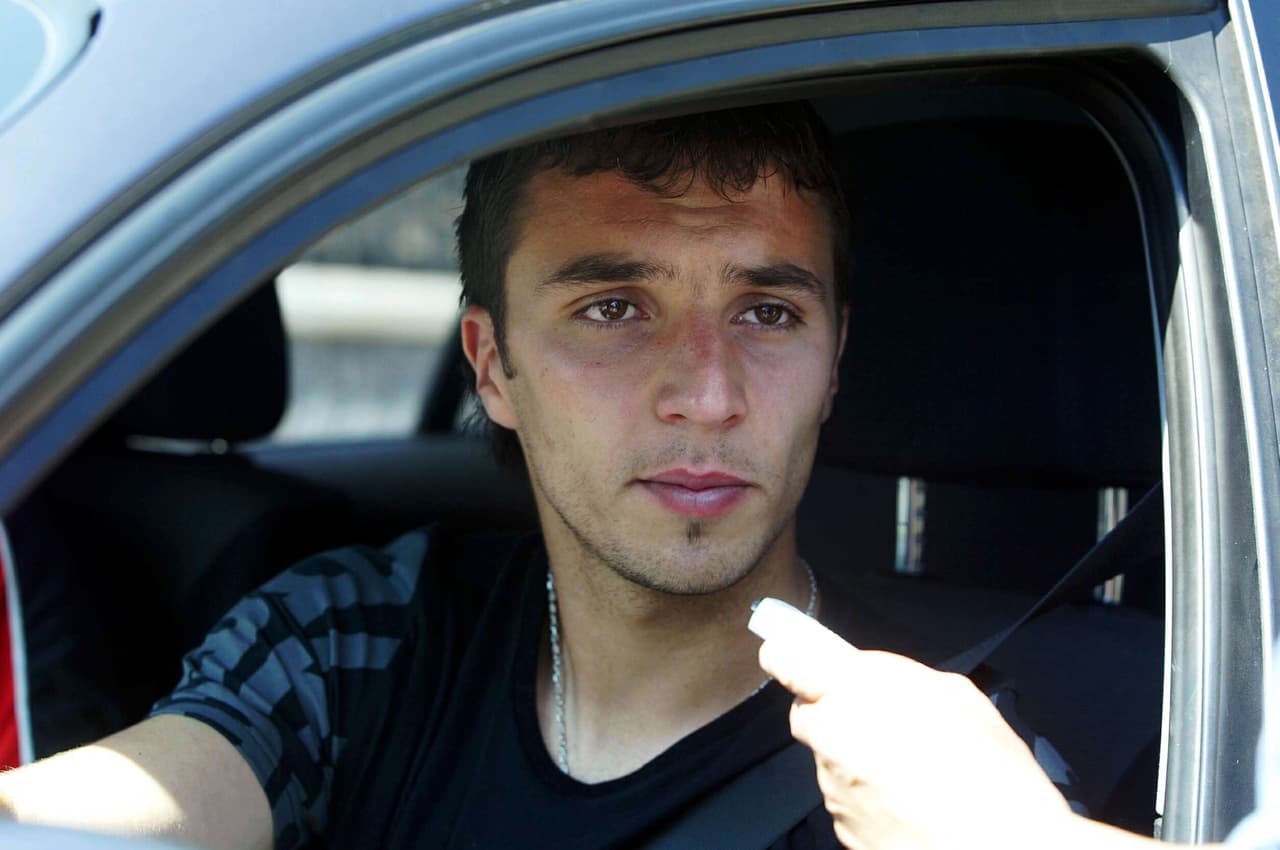 Sin embargo, en 2008 pidió salir del Club Universidad para probar suerte en el balompié del Viejo Continente.