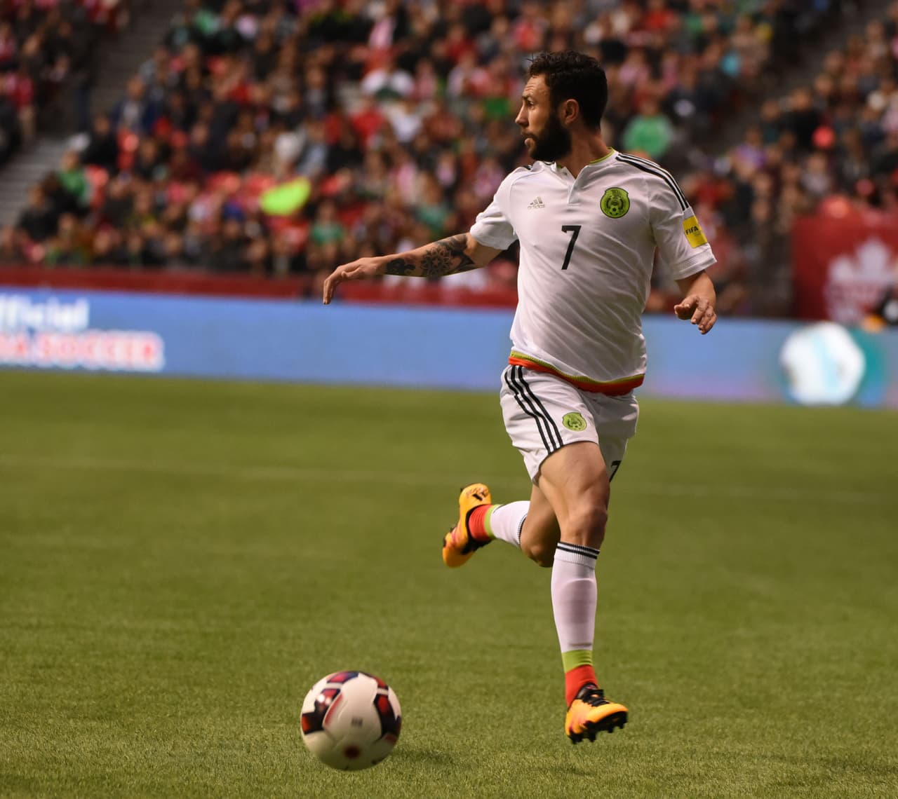 Por si esto fuera poco, Miguel se mostró muy nervioso en la cancha, esto derivó en mal control del esférico, llegadas a destiempo sobre los chilenos, reclamos al silbante y toma de malas decisiones al pasar o disparar al arco rival.