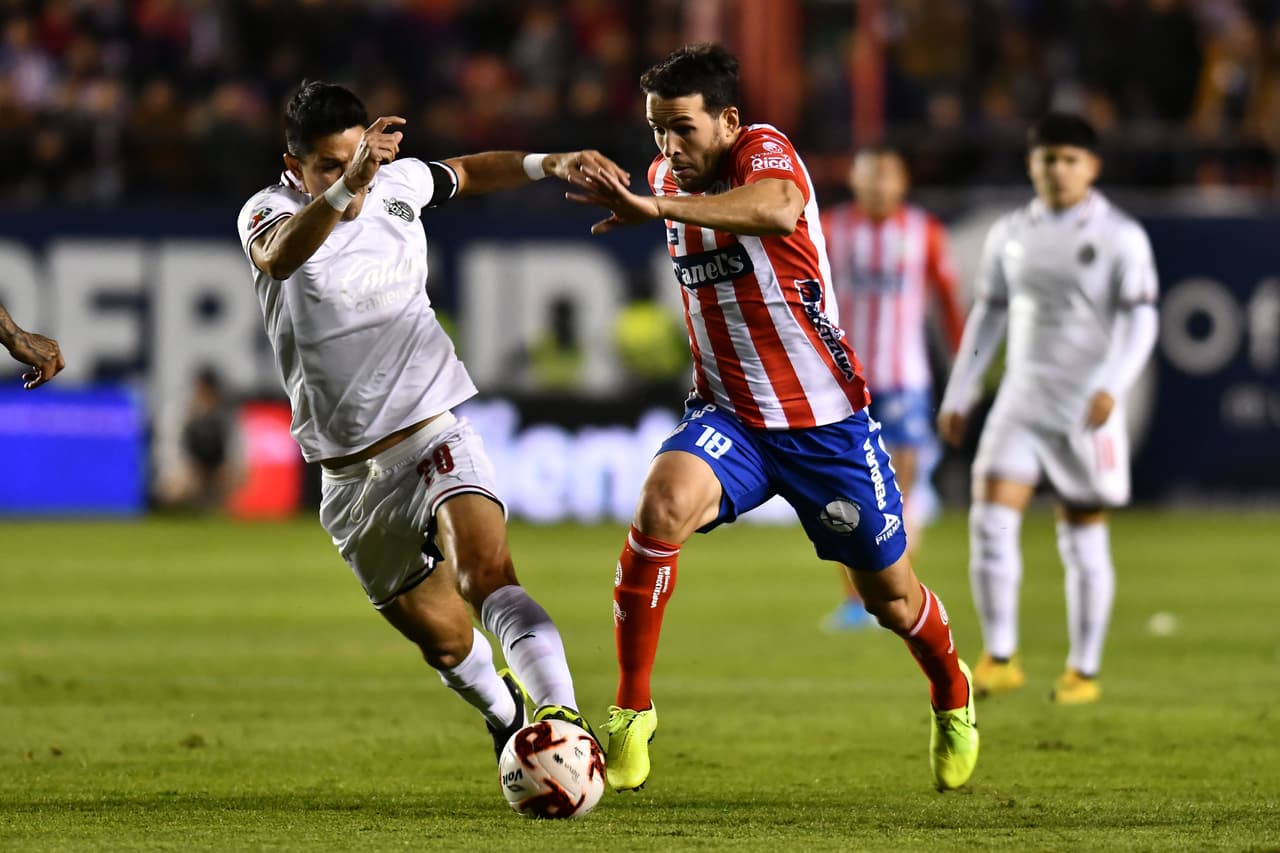Con goles de Nicolás Ibañez y Germán Berterame por parte del Atlético san Luis y goles de Javier López y Oribe Peralta por parte del Guadalajara, Atlético san Luis y Chivas empatan en duelo con tres penales.