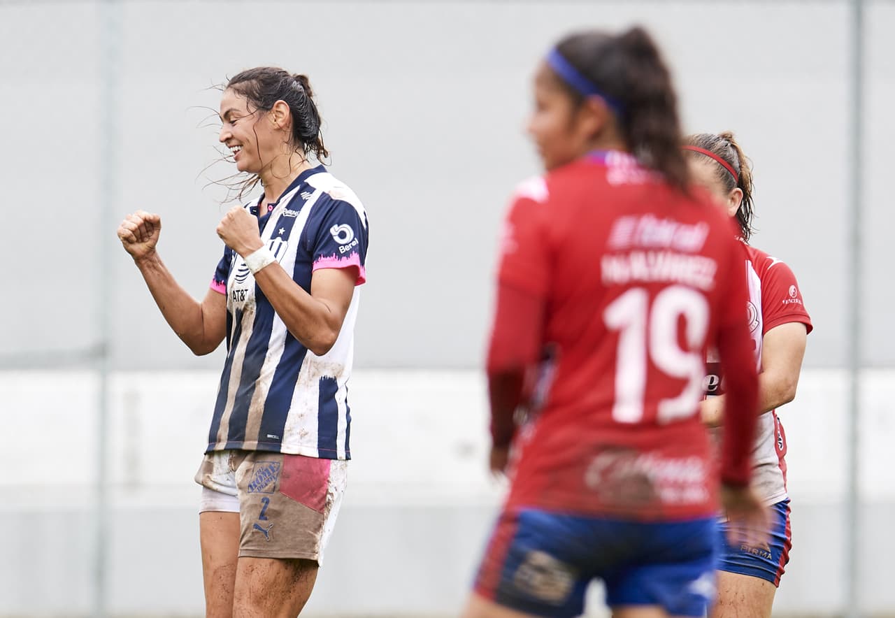 Christina Burkenroad celebrando.