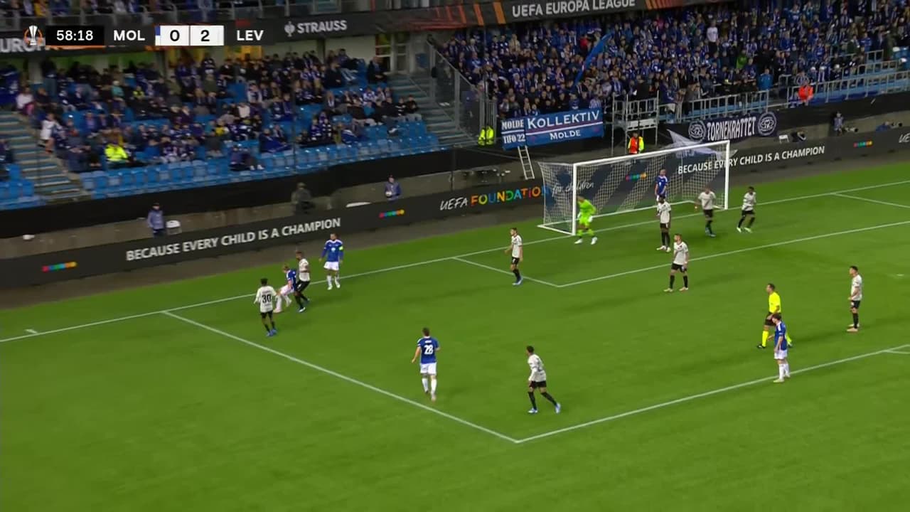 ¡TIRO ATAJADO! disparo por Magnus Eikrem.