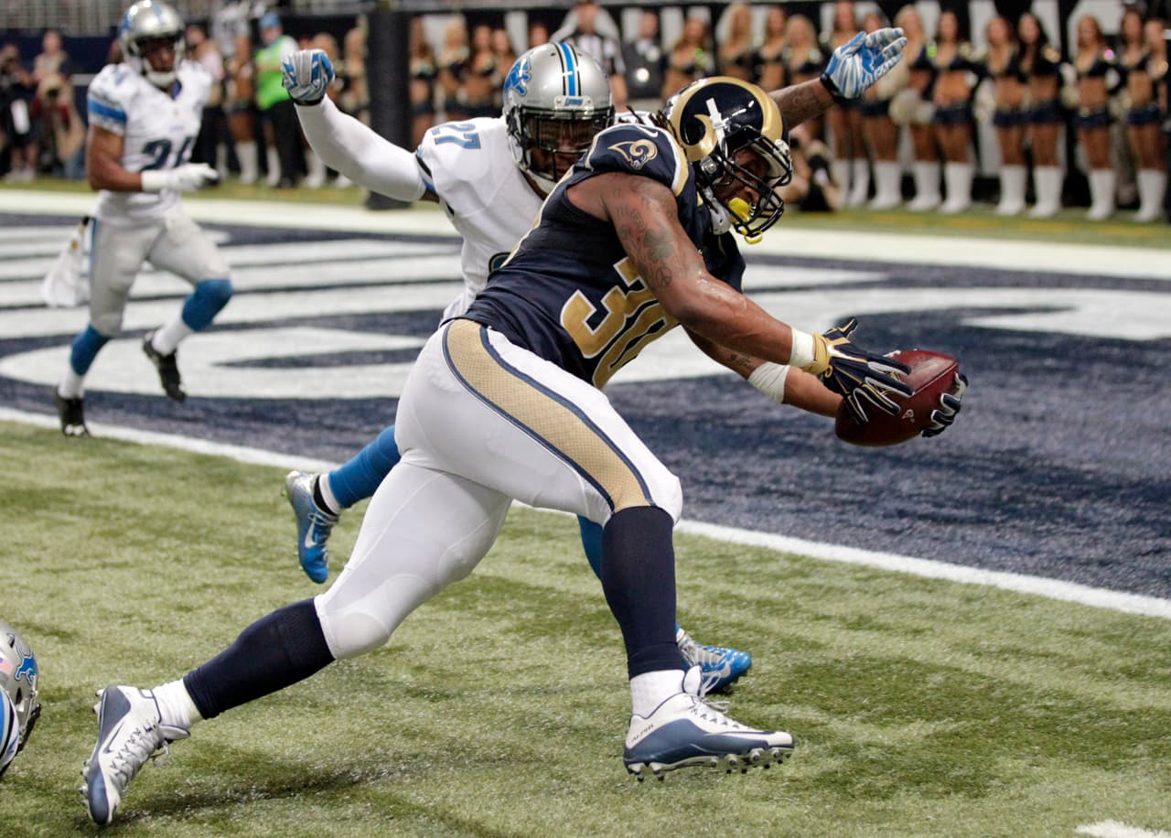 Los St. Louis Rams le ganaron 21-14 a los Detroit Lions con gran actuación del corredor novato Todd Gurley quien tuvo 140 yardas con 2 touchdowns.