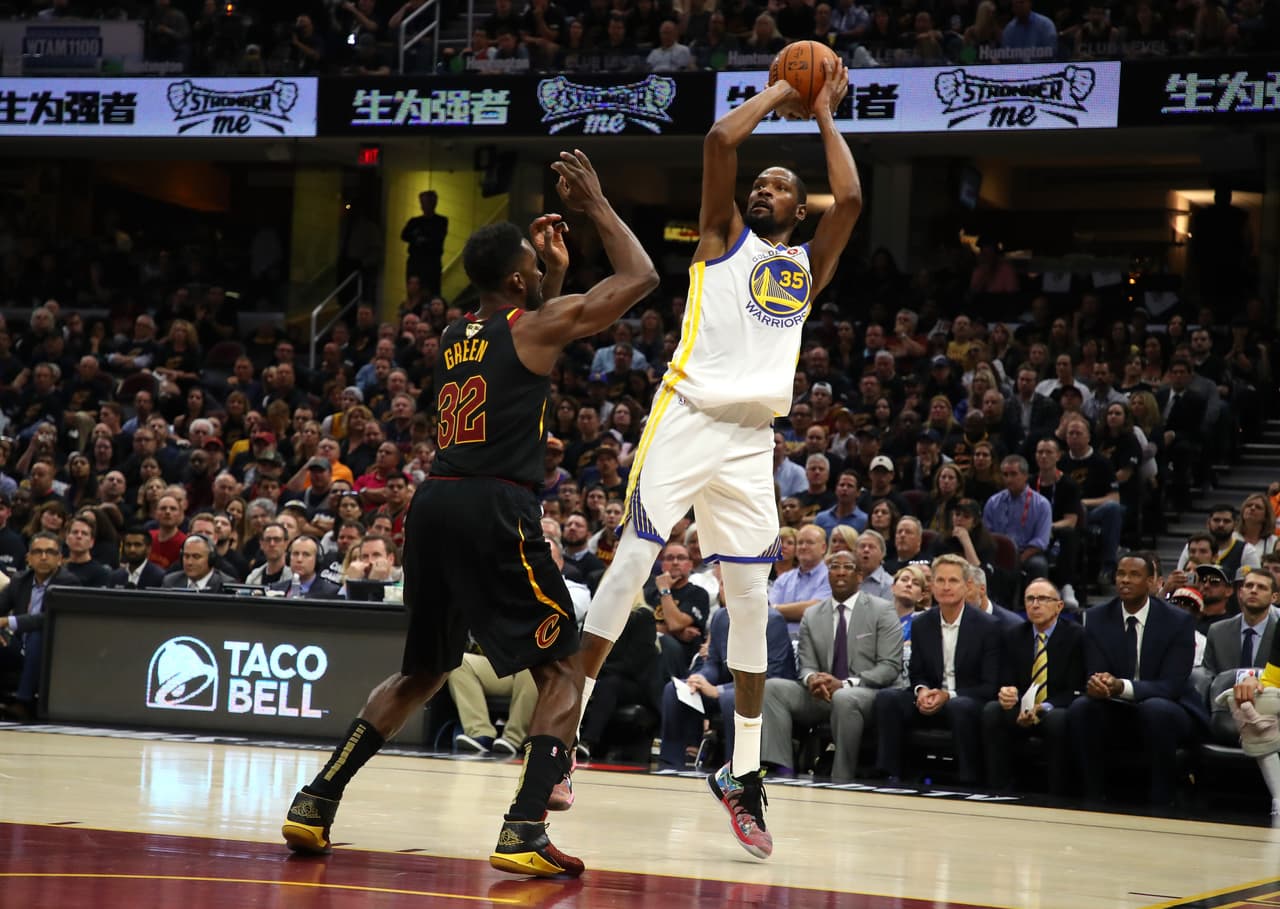 Para el segundo cuarto, aunque ambos equipos anotaron marcaron 27 puntos, fueron los visitantes los que se llevaron el triunfo al descanso con 61-52 a favor.