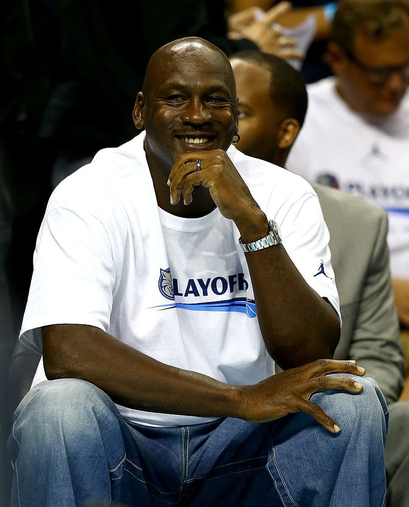 Para regresar a su realidad y salvar a su hijo, la estrella de Los Angeles Lakers tendrá que hacer lo que más le gusta, jugar basquetbol.
<br>