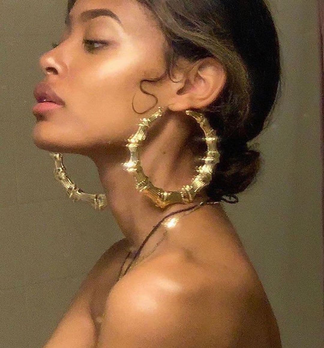 "Estoy obsesionado contigo de una manera que no puedo creer", escribió Vinetria junto con un enlace a "Obsessed With You" de Central Cee.