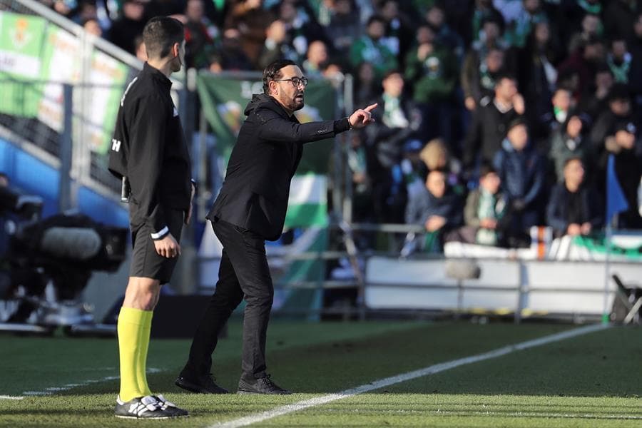 El entrenador del Getafe José Bordalás durante el partido ante el Real Betis.