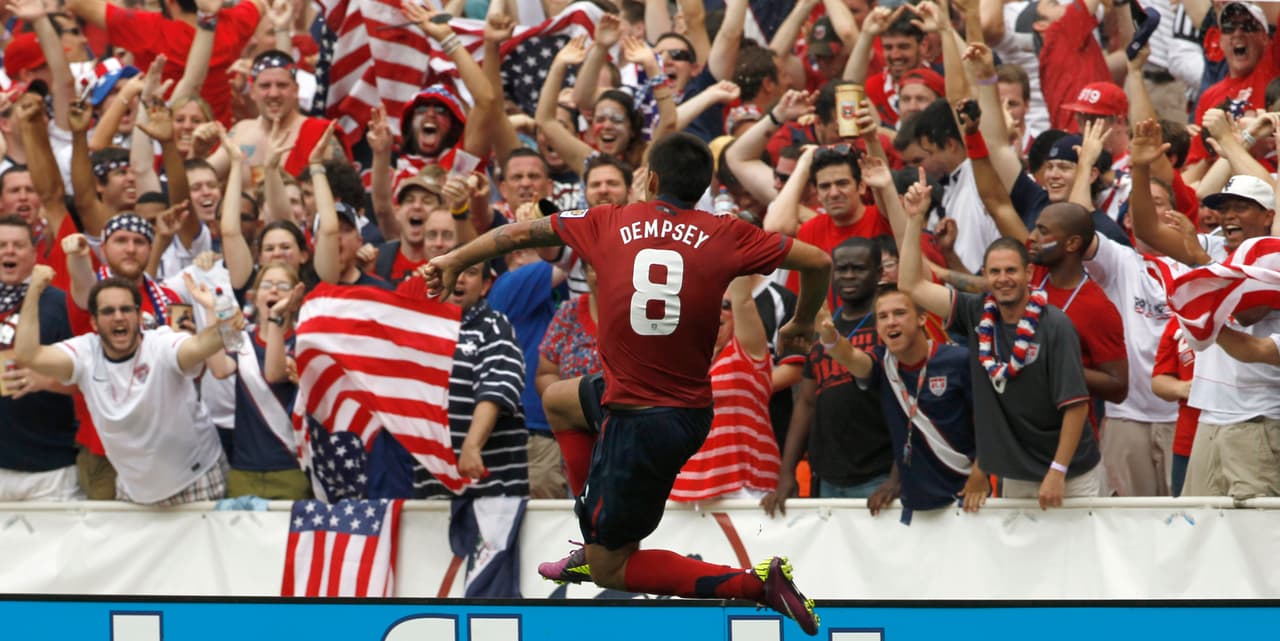 La Copa Oro de 2011 volvió a ser escenario del lucimiento de Dempsey, con tres tantos en el certamen contra Canadá, Jamaica y Panamá.