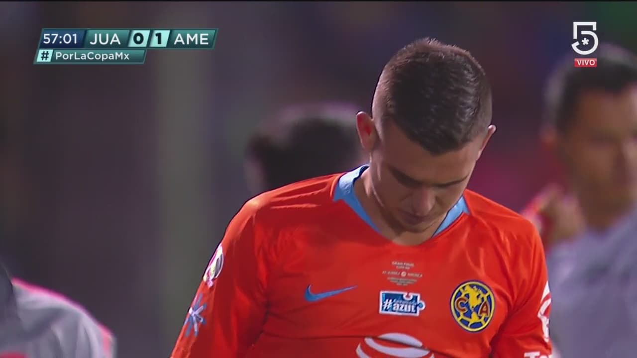 Videos: Benedetti sale lesionado de la cancha