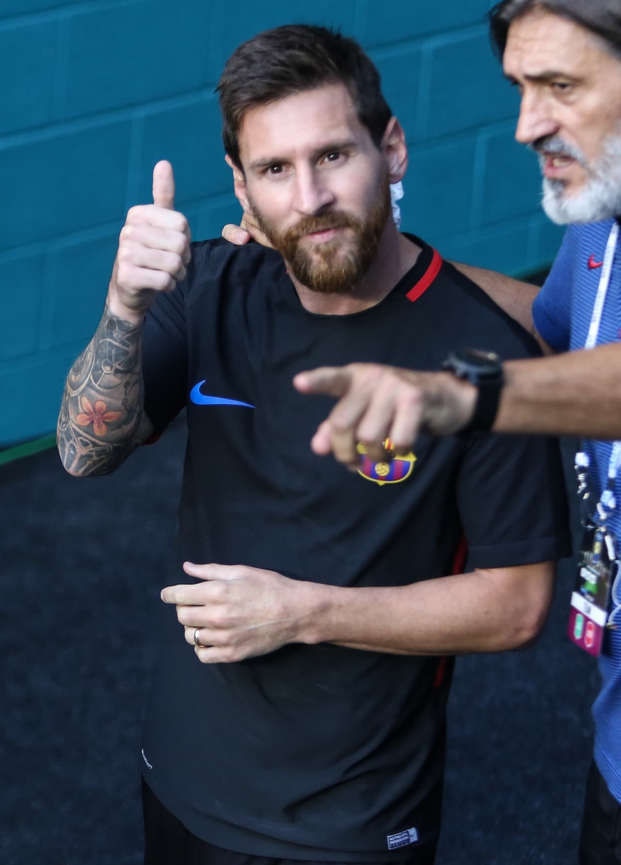 Lionel Messi fue uno de los más aclamados por el público y la prensa cuando el Barcelona salió al terreno de juego para su entrenamiento.