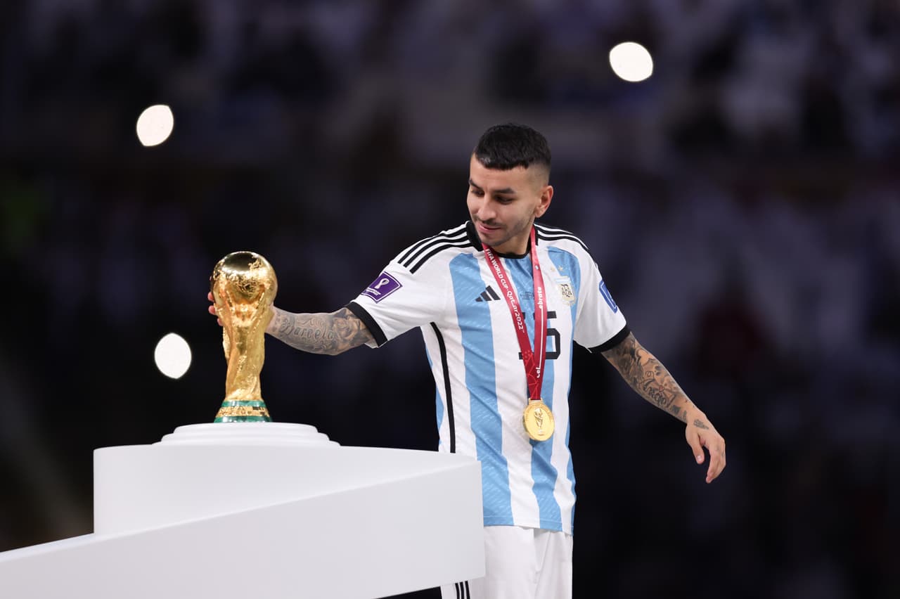 Correa se consagró, junto con Lionel Messi, Campeón del Mundo en el 2022 con Argentina. Además, logró ser campeón con los Colchoneros en el 2021.
