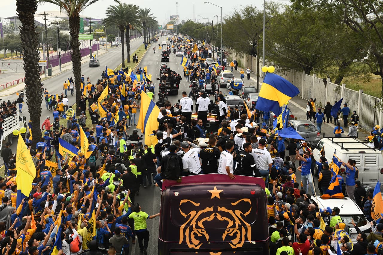 Tigres desfiló por las calles de Monterrey como campeón del Apertura 2017.