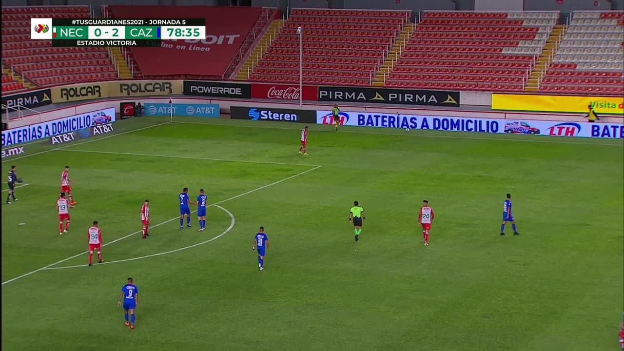 ¡TIRO ATAJADO! disparo por Luís Romo.