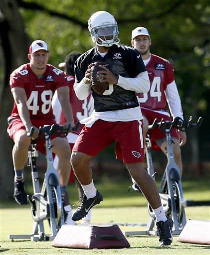 QB Logan Thomas fortaleciendo habilidades en los pies (AP-NFL)