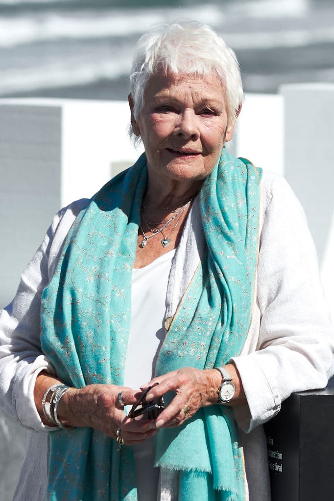 Casino Royale (2006) - a primera misión del agente británico James Bond como agente 007 lo lleva hasta Le Chiffre, banquero de los terroristas de todo el mundo. Para detenerlo y desmantelar la red terrorista, Bond debe derrotarlo en una arriesgada partida de póquer en el Casino Royale.
<br>