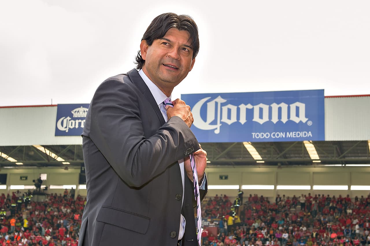 Otro extranjero que suena para llegar al Cruz Azul es José Saturnino Cardozo, en el pasado sonó para dirigir al club, pero se mantuvo en rumor. El paraguayo sabe armar equipos competitivos y con buen calibre ofensivo, aunque se ha quedado corto al dar el paso bueno o en la lucha por el campeonato.