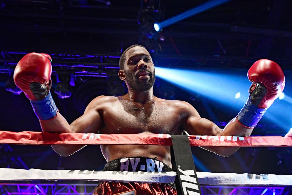 10) 
<b>Bryant Jennings (23-2)</b>. El peleador estadounidense viene de vencer por decisión unánime en 10 asaltos a Joey Dawejko. Su siguiente cita es el sábado ante Alexander Dimitrenko.