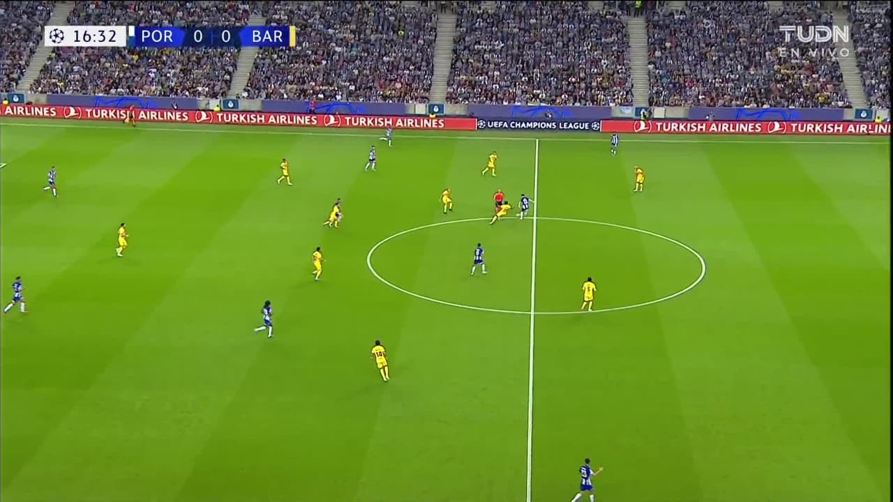 ¡TIRO ATAJADO! disparo por Stephen Eustáquio.