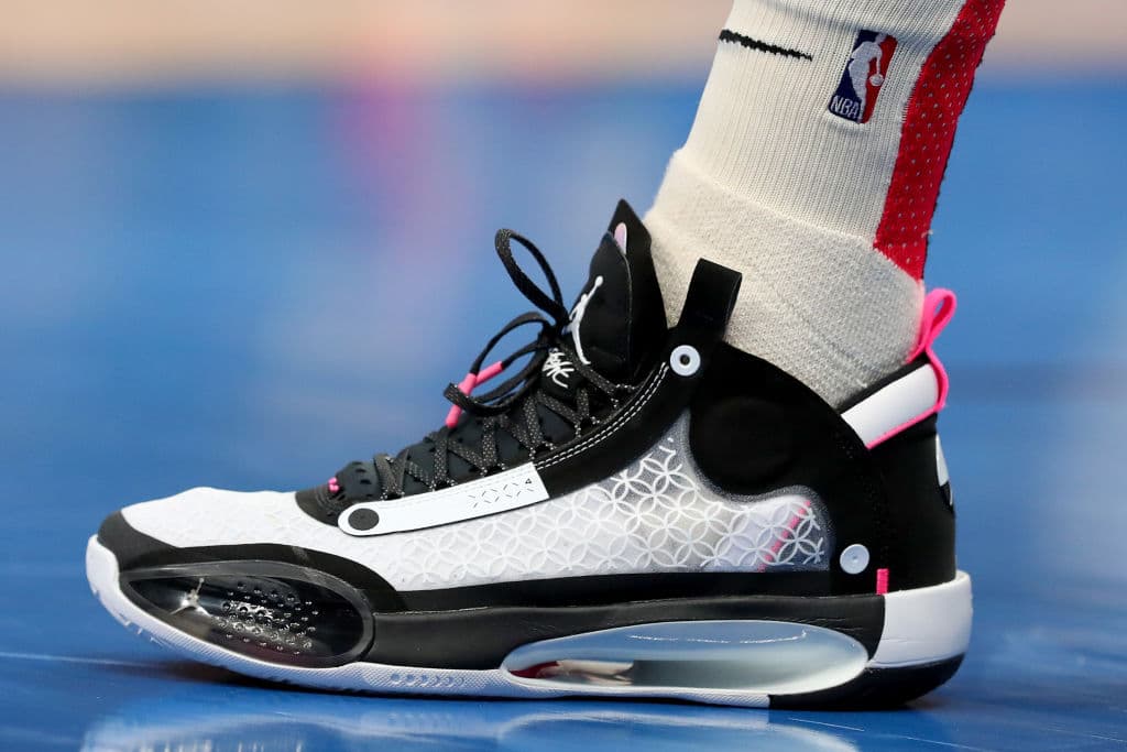 Sigue la pasarela de colores y nuevos diseños en el calzado de los mejores basquetbolistas de la NBA.