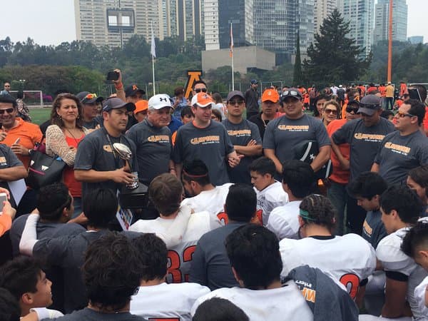 México inicia entrenamientos para mundial de futbol americano