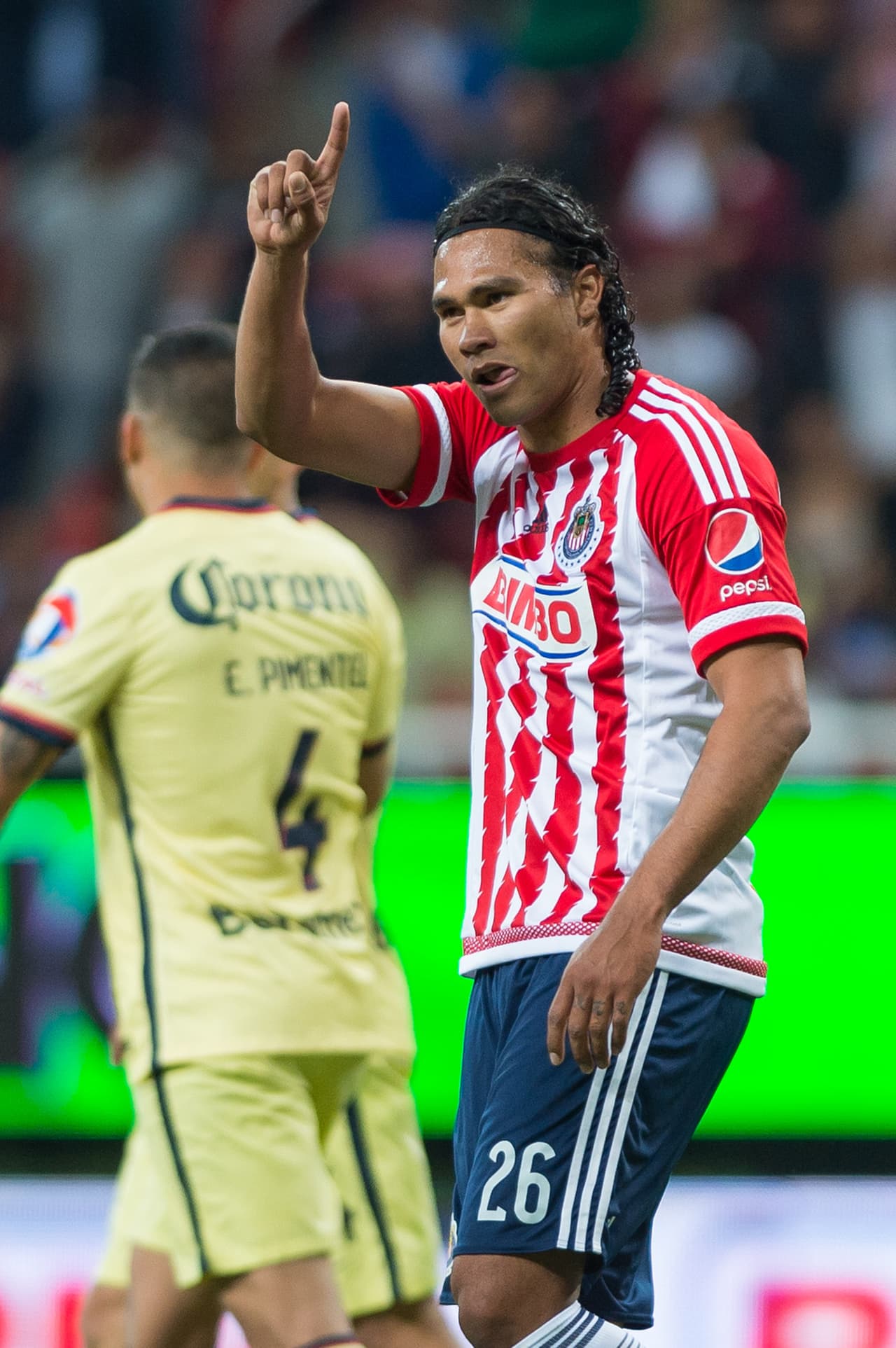 Carlos Peña (Chivas) - El 'Gullit' debutó y marcó en un Chivas-América en el Clausura 2016. Su equipo ganó por 2-1.