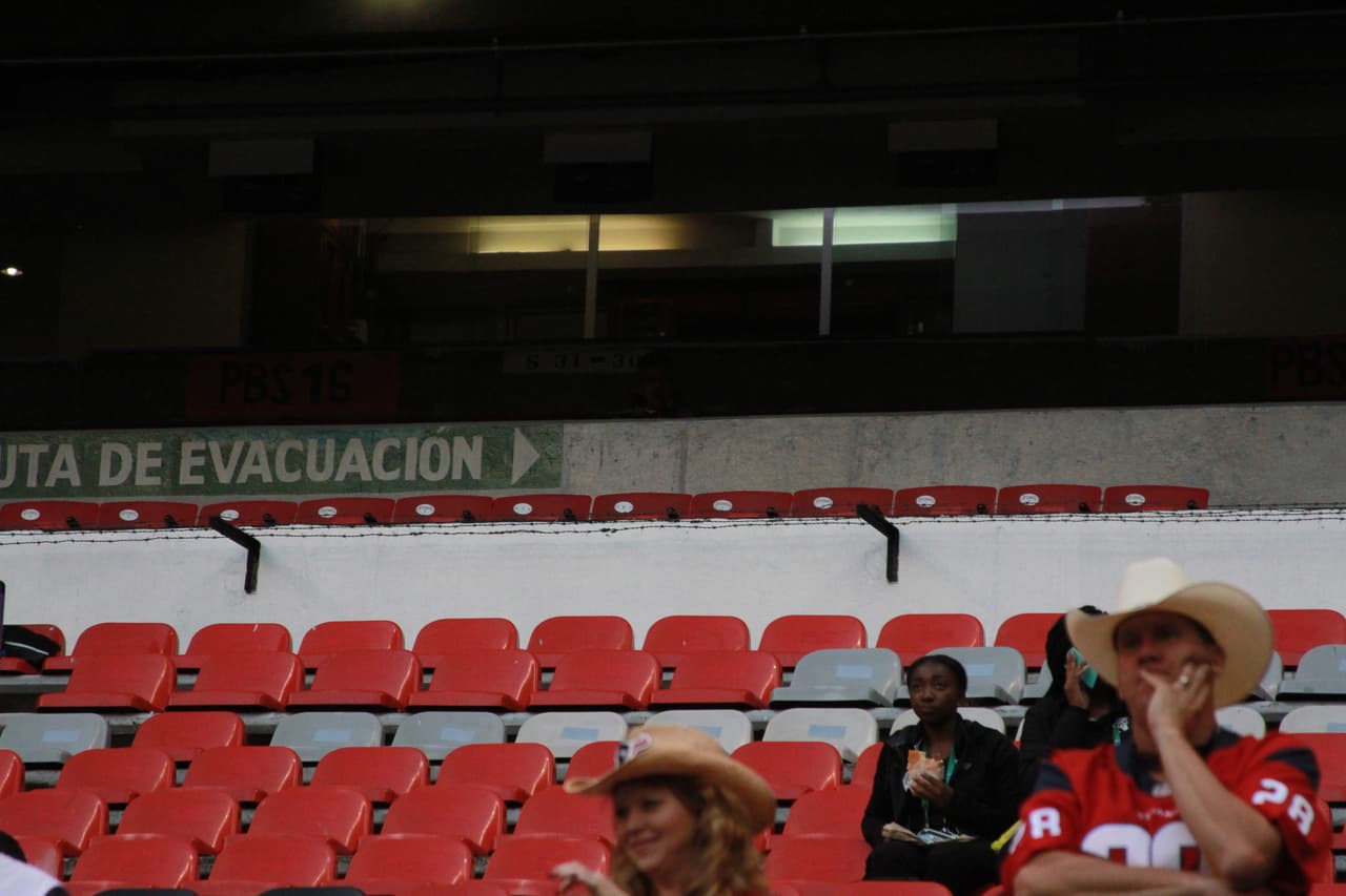 Miles de aficionados y apasionados de la NFL se dieron cita en el estadio Azteca para presenciar el duelo de Monday Night entre Raiders y Texans.