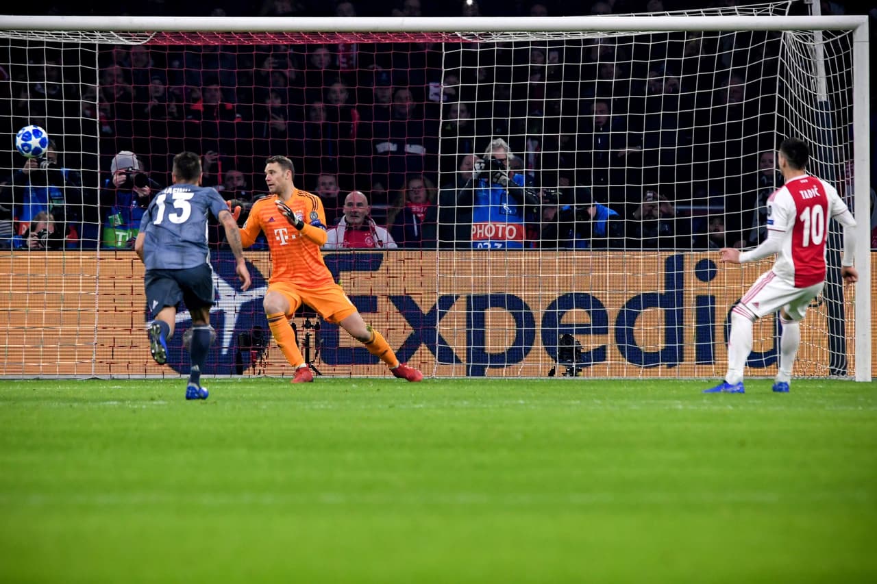 Dejó parado a Manuel Neuer bajo los tres palos mientras la pelota se metía muy cerca del ángulo superior derecho del alemán.