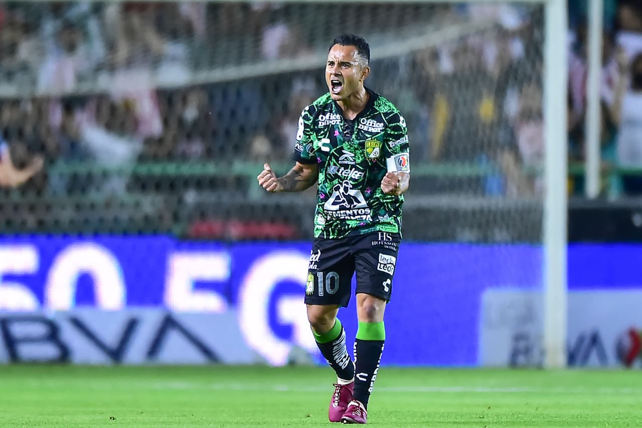 El 'Cantante' felicita al 'Chapito' Montes por su fair play