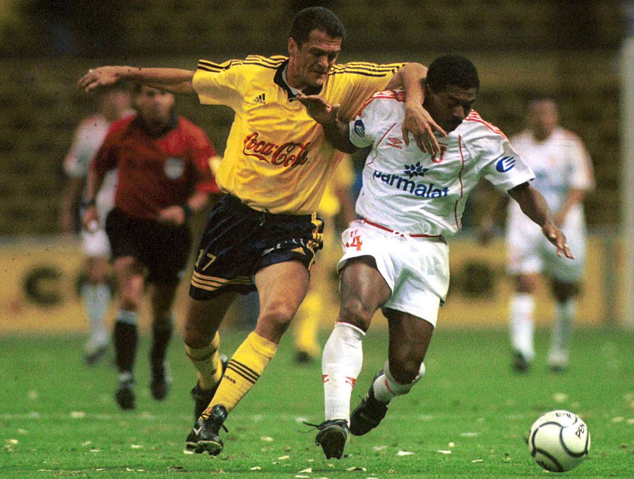 Vivió una época ganadora con el América en los 80. Ganó cinco títulos de Liga y dos campeón de campeones.