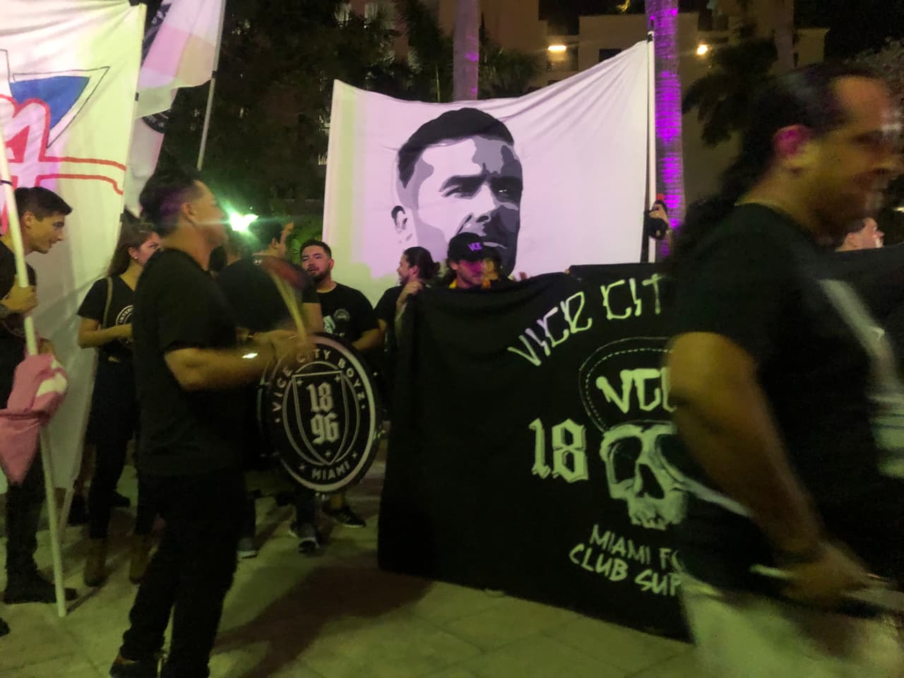 Como es altamente probable que no esté listo para 2020 el nuevo estadio, se ve viable que pudiera utilizar el Hard Rock Stadium o el Marlins Park como sede, mientras se realiza la obra
<b>.</b>