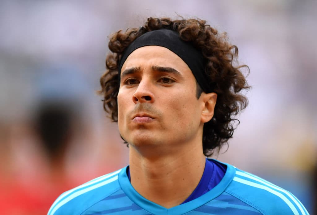 La intención del Standard de Lieja es no dejar ir al arquero mexicano Guillermo Ochoa. Prueba de ello, su tercera titularidad consecutiva y las declaraciones del técnico Preud'homme negando la posibilidad de cederlo.