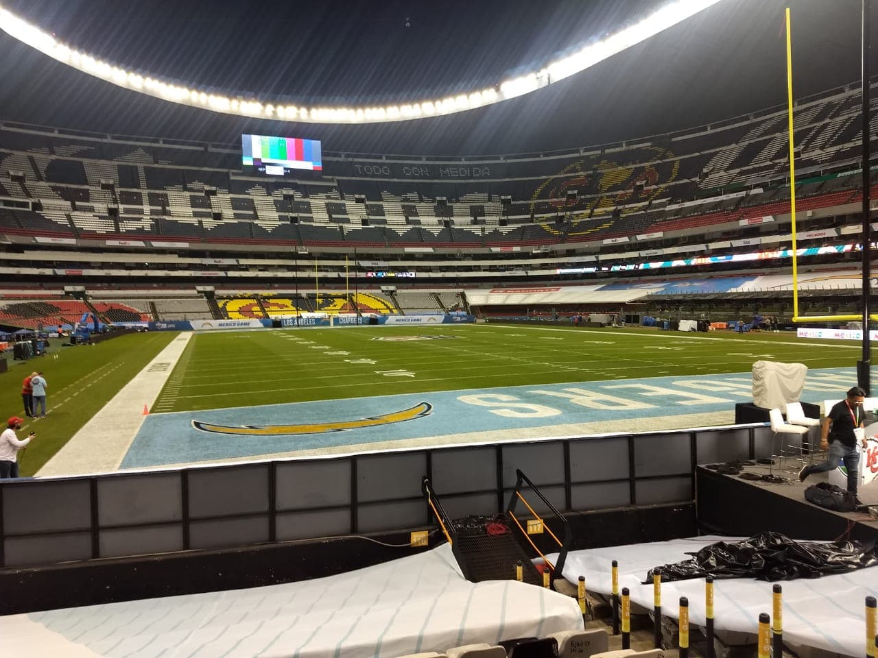 ¡Como si fuera una alfombra! La cancha del Estadio Azteca está en perfectas condiciones para el encuentro de NFL.