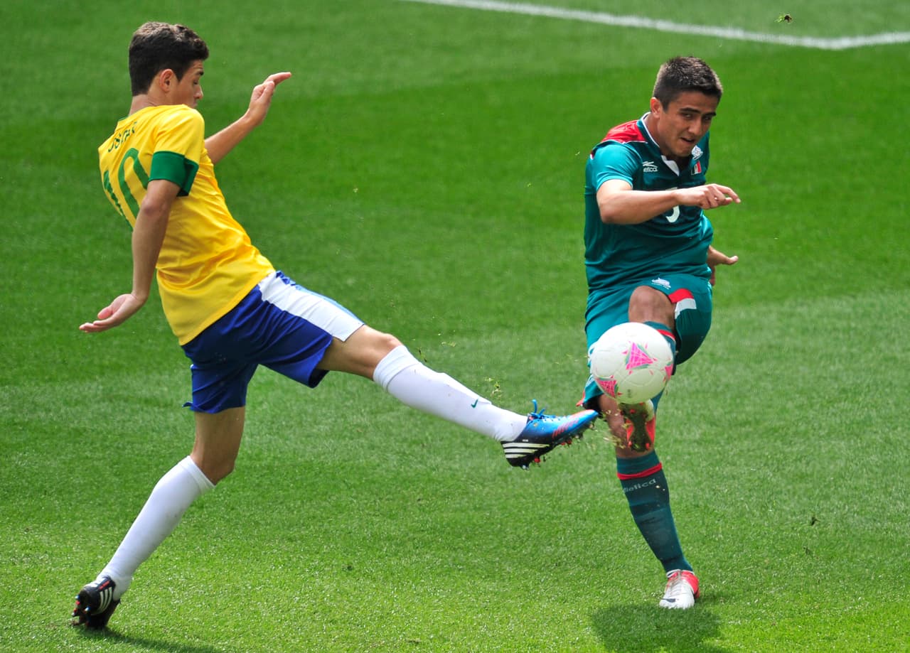 Como una fiera, Darvin Chávez aguantó a tan magnífico futbolista.