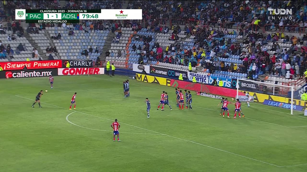 ¡TIRO ATAJADO! disparo por Illian Hernández.