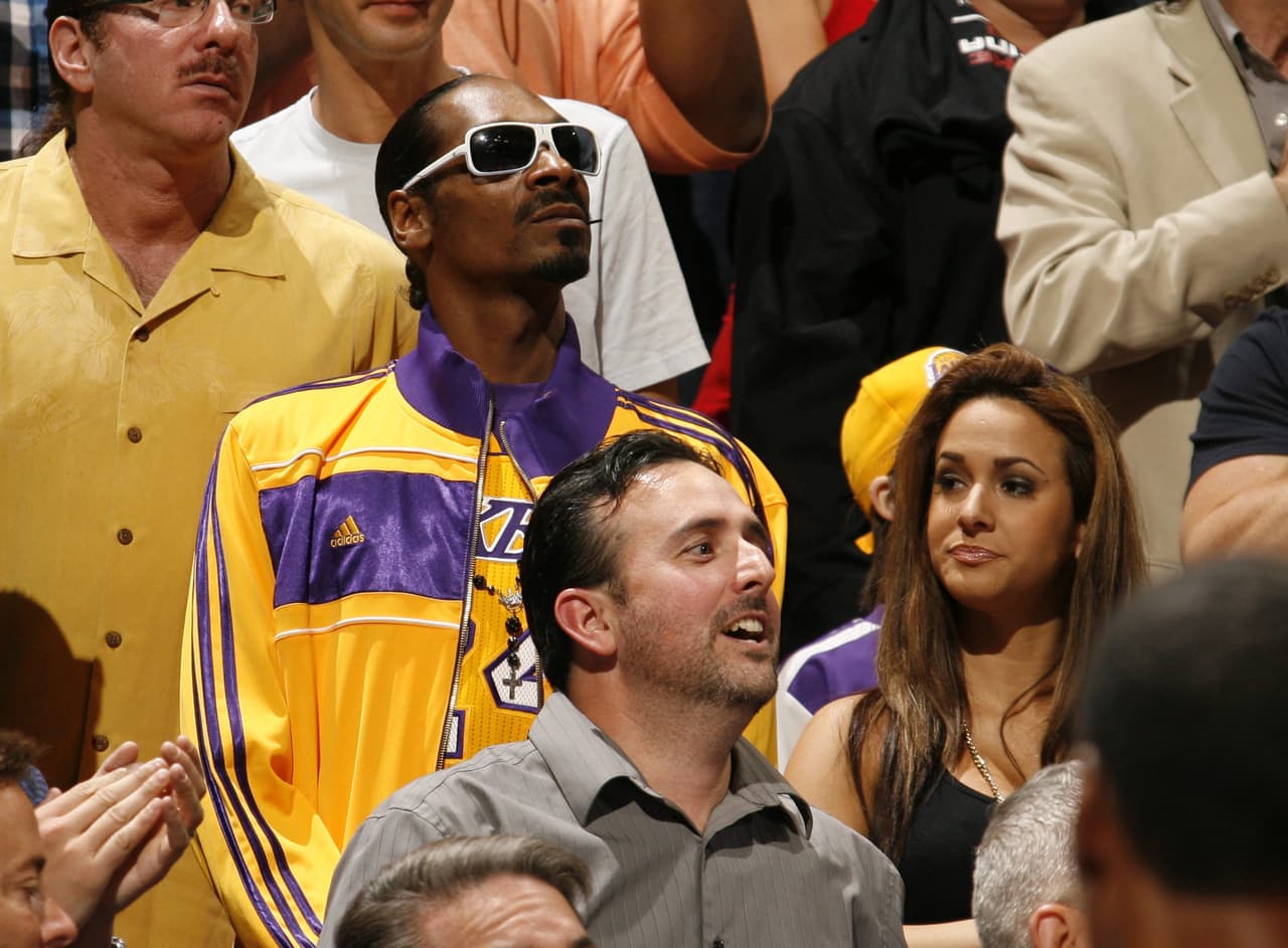 Y continuó: "estos pobres malditos no hacen nada, nada. Denle a LeBron algo de ayuda `[...] todos ellos apestan".