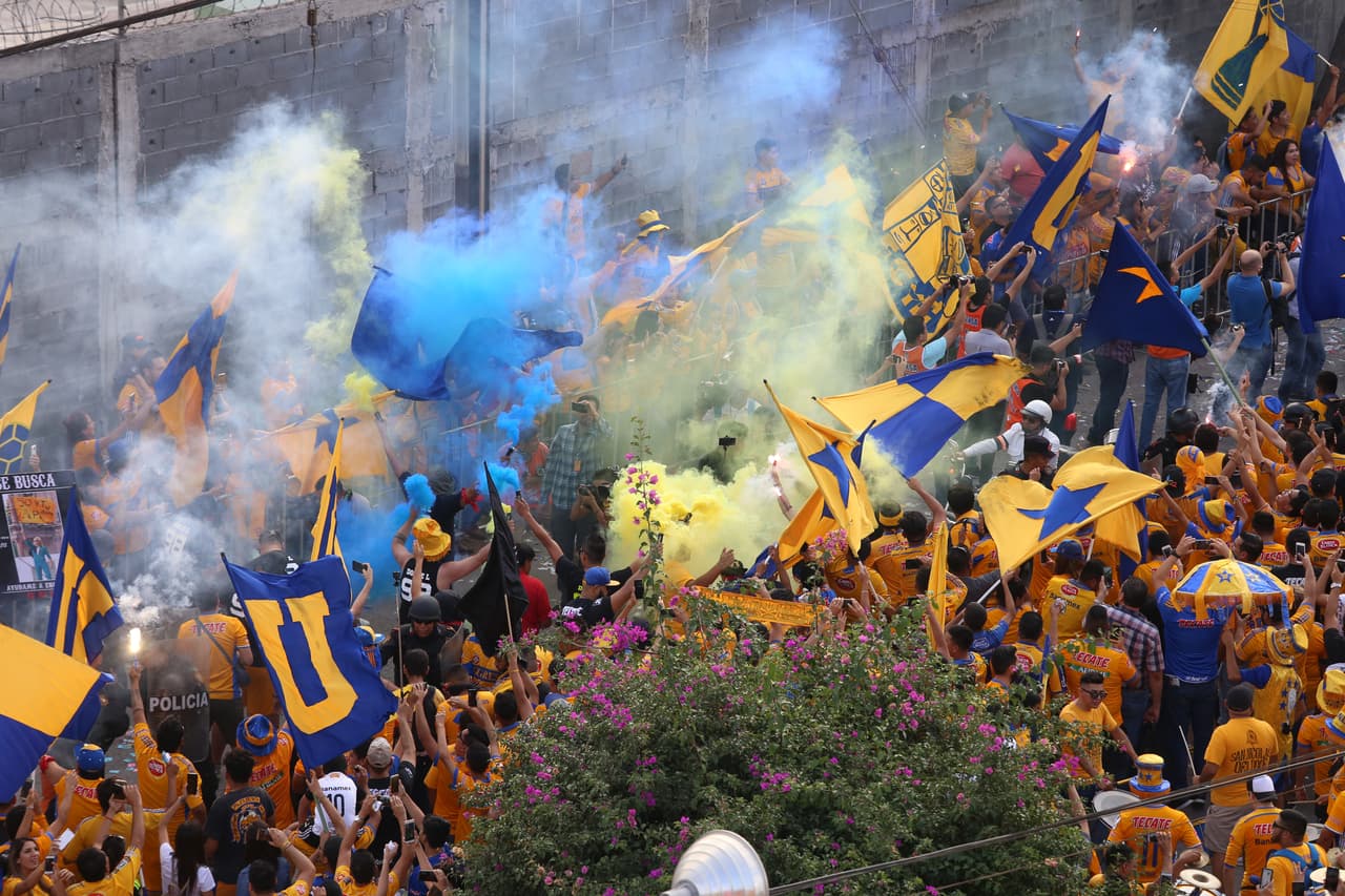 Previo al Clásico Regio entre Tigres y Rayados en Monterrey se suscitaron hechos lamentables que dejan a un hombre de 21 años que lucha por su vida. Así reaccionó la prensa en otras latitudes.