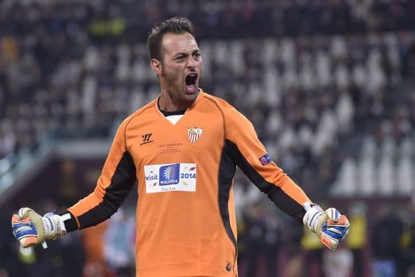 Beto, arquero del Sevilla, ha demostrado su nivel en la liga española y en torneos internacionales, su valor es de 5mdd colocándose en la onceava posición del conteo.