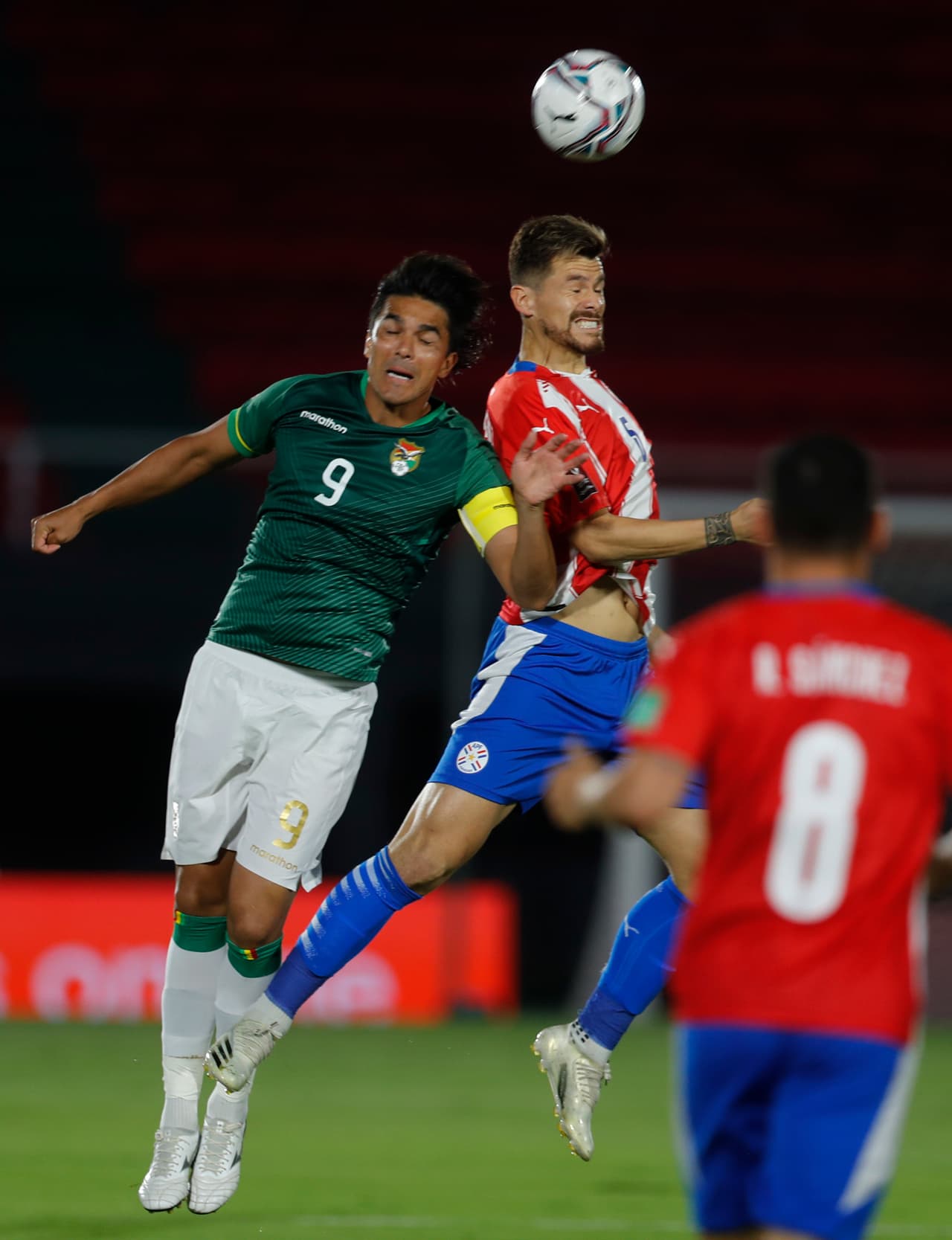 Bolivia se queda cerca de romper su mala racha como visitantes en las eliminatorias del mundial, pero Paraguay no se lo permite y terminan dividiendo puntos en un empate 2-2.