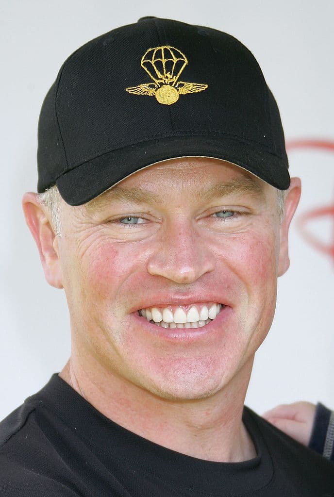 Clayton buscará pistas y pruebas para descubrir si el ex agente es un traidor.
<br>