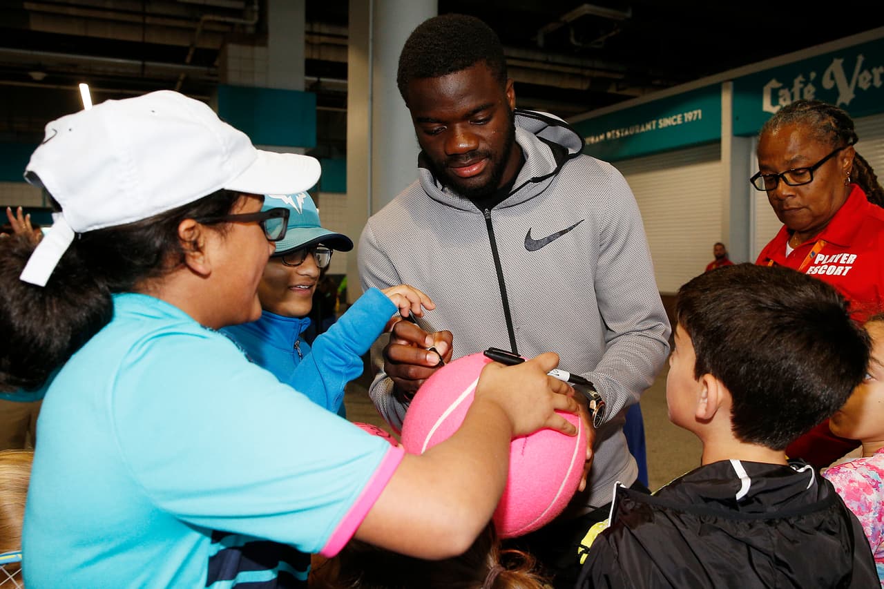 La rumana Simona Halep (2 de la clasificación WTA), la británica Johanna Konta, el australiano John Millman y el estadounidense Frances Tiafoe (foto) compartieron con los niños en el Kids Day, previo al comienzo del Miami Open, segundo Masters 1.000 del calendario de tenis.
