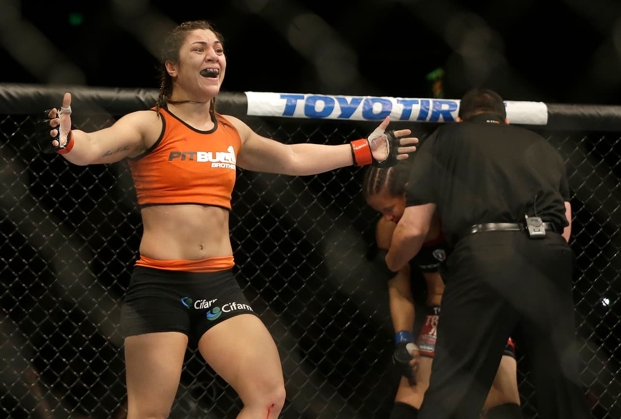 Por el otro lado, la brasileña Bethe Correia, también invicta, ha ido haciendo bastante ruido en sus últimas peleas, pero será en UFC 190 que se verá si está a la misma altura que la indiscutible campeona.