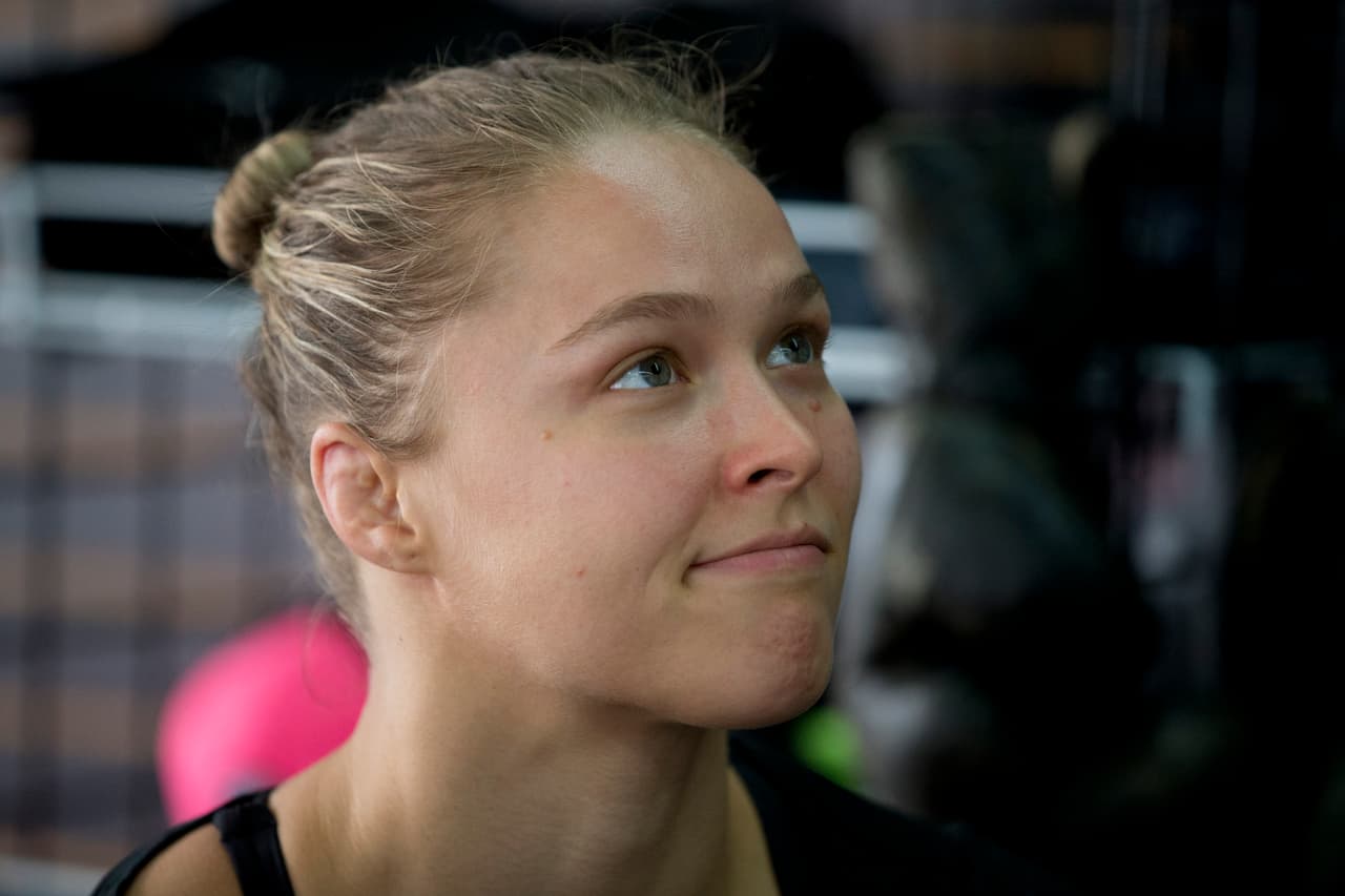 La campeona peso gallo del UFC Ronda Rousey se prepara para defender una vez más su cinturón, esta vez en UFC 190, luego de haber sido nombrada por varios medios como la atleta más dominante del mundo.